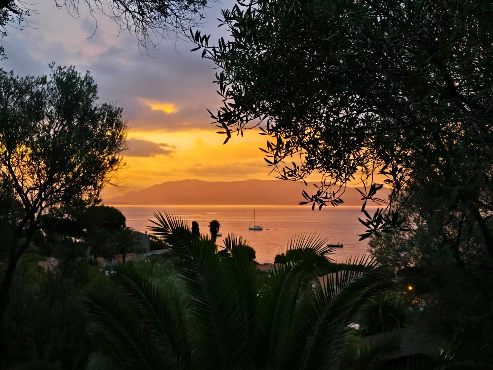 ホテル Mare E Monti ポルト・ポロ エクステリア 写真