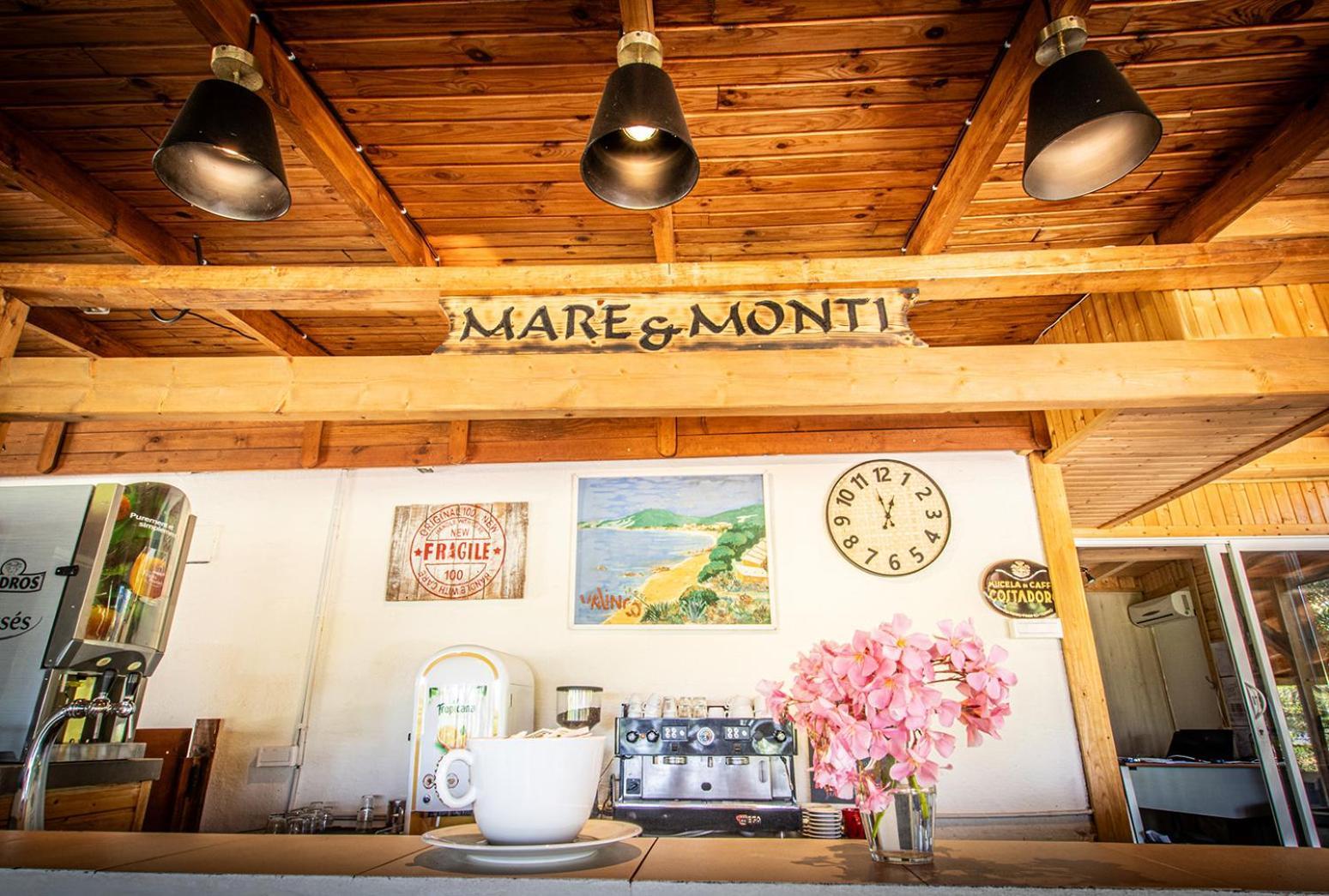 ホテル Mare E Monti ポルト・ポロ エクステリア 写真